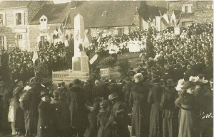 Monument aux morts (1) (Inauguration 25 avril 1920)